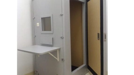 Chamber Audiometri Fiberglass: Cerita Kolaborasi Kontraktor Fiberglass untuk Solusi Ruang Kedap Suara Tes Pendengaran