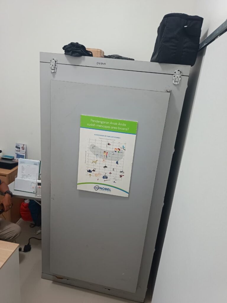 chamber audiometri tampak samping